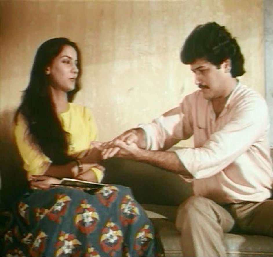 BombayBasanti's tweet image. Tum Itna Jo Muskura Rahe Ho..
Tumhari Palko Ki Chilmano Mein..

B&apos;day wishes to lead/supporting actor of 70s-80s, #RajKiran who has been missing for few years now 

With #PadminiKolhapure #SwaroopRawal #ShabanaAzmi 
@RishikaMahtani @KolhapureP  @YoSwaroop @AzmiShabana