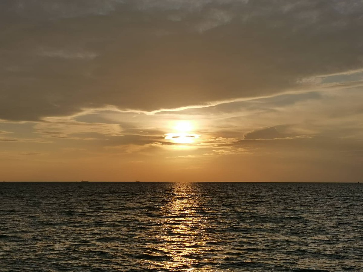 motionature's tweet photo. It's so beautiful

#skyscape #nopeople #nature #naturelovers #evening #mirror #landscape #nature_shooters #reflection #natgeo #clouds #cloudscape #landscape #landscape_lover #landscape_capture #sea #ocean #sunsets #cloudscape #seascape #photography #photographylovers https://t.co/gfP6cP2VKg