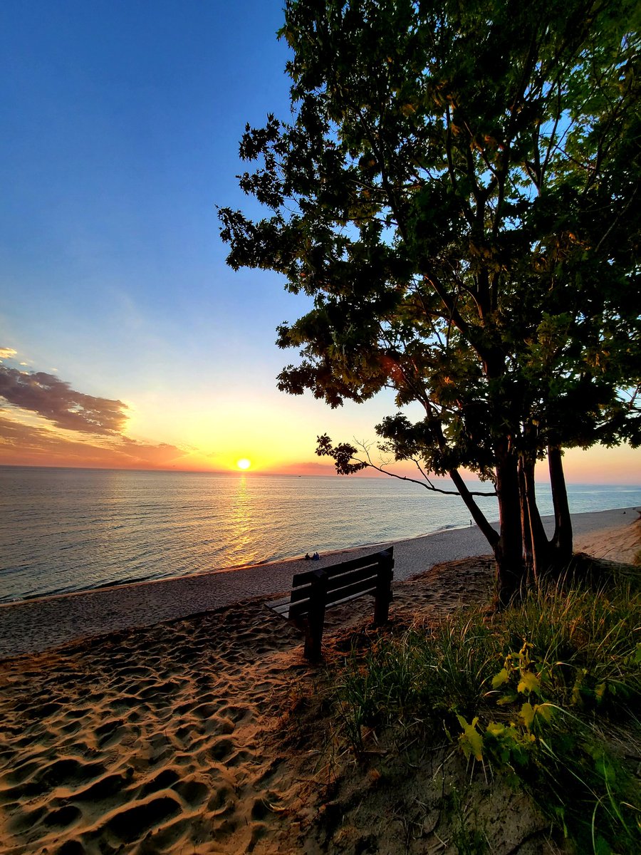 MarkDEngstrom's tweet photo. @FoxWeatherman Saugatuck Dunes State Park Friday 6/18 https://t.co/vDnVoLRCFh
