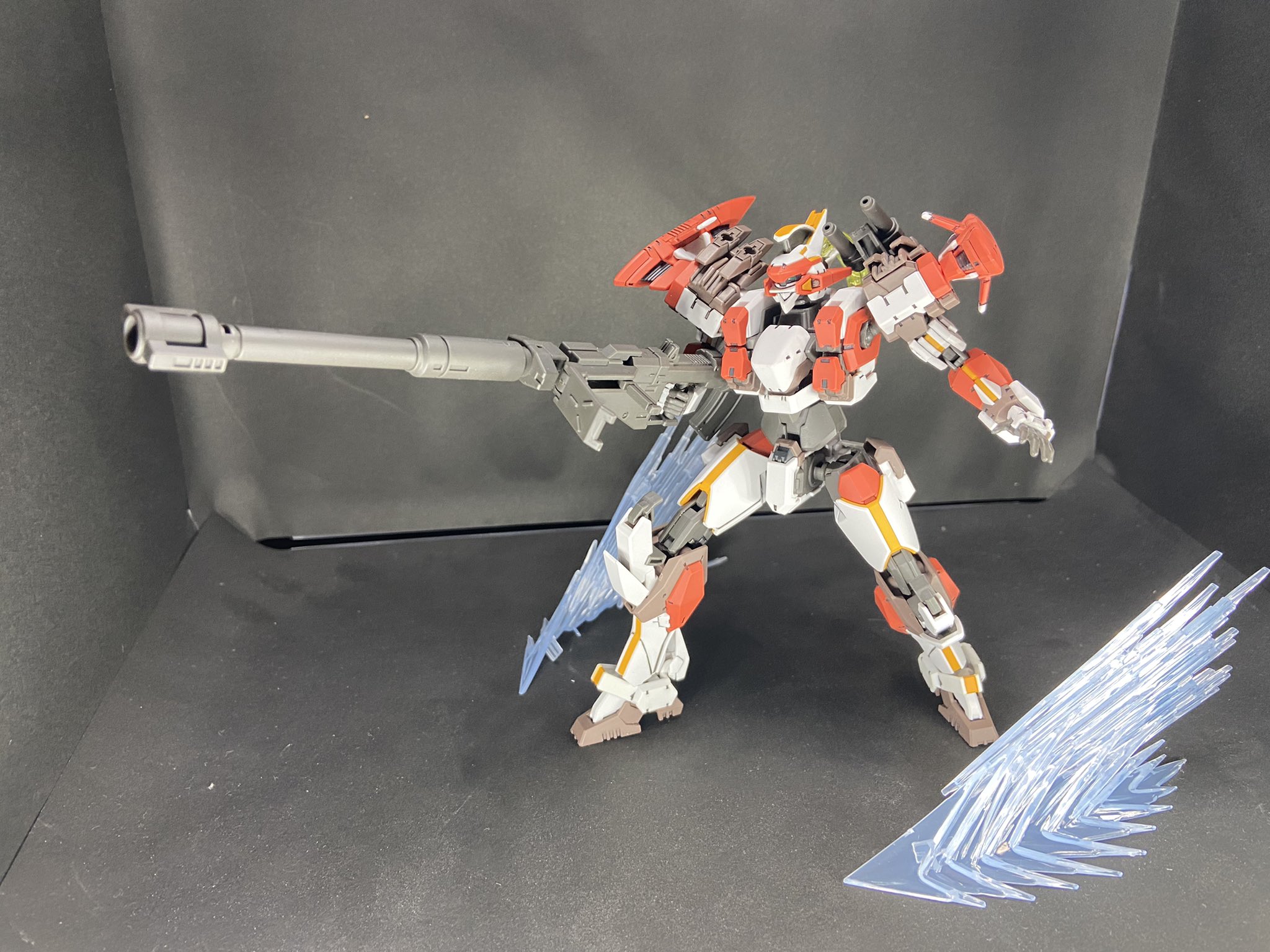 いっぽうfactory バンダイhgレーバテインver 2月完成 スミ入れつや消し部分塗装 シール無し バランスの取れたガッシリ体型でめっちゃかっこいい 組み換えでサブアーム展開ギミックもあって満足度高いです レーバテイン フルメタル パニック