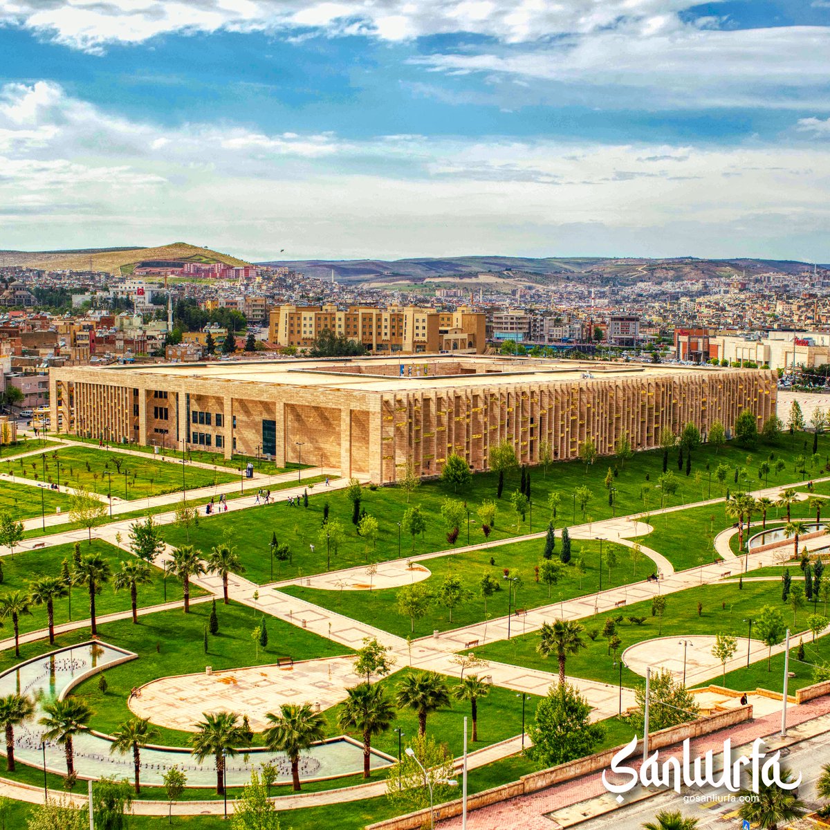 Bu yaz Şanlıurfa Müzesi'ni ziyaret etmeye ne dersiniz? 🕵️‍♀️🕵️‍♂️☀️

How would you like to visit the Şanlıurfa Museum this summer?

#şanlıurfa #turkey #gobeklitepe #mesopotamia #turkish #sculpture #sightseeing #ancient #artexhibition #landmark #artmuseum #museums

📸 <a href="/erbilbalta/">erbil balta</a>