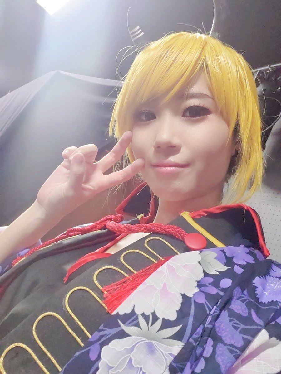 SAEMI404's tweet photo. 実は、唯一草糸が強く当たれない紫乃役のまるちゃん(@mal_fort1025)をエスコートする時、緊張で殆ど手を添えているだけになっている福家冴味です…！だって…ふわふわの女の子…(？)

 #陰陽物語 遂に #夏組 千秋楽ですね！あっというま😳

明日の大千秋楽に熱き想いを繋げられるように暴れてきます🔥 https://t.co/QivyMZNSVM