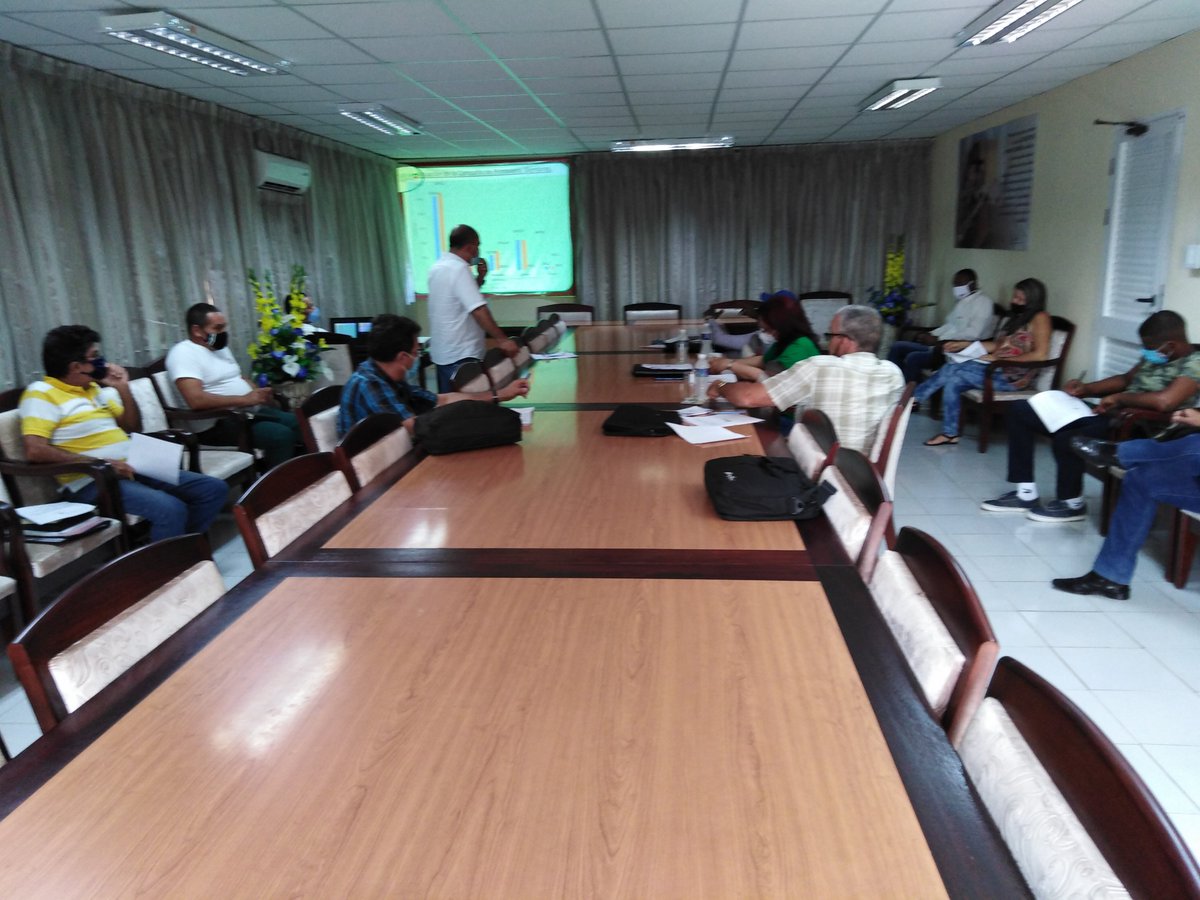 Con las autoridades del gobierno de la provincia y municipios de #Mayabeque evaluamos el enfrentamiento a los precios abusivos y especulativos. Queda mucho trabajo por hacer y entre todos podemos y debemos actuar en consecuencia. 
#CubaViva 
#SomosCuba