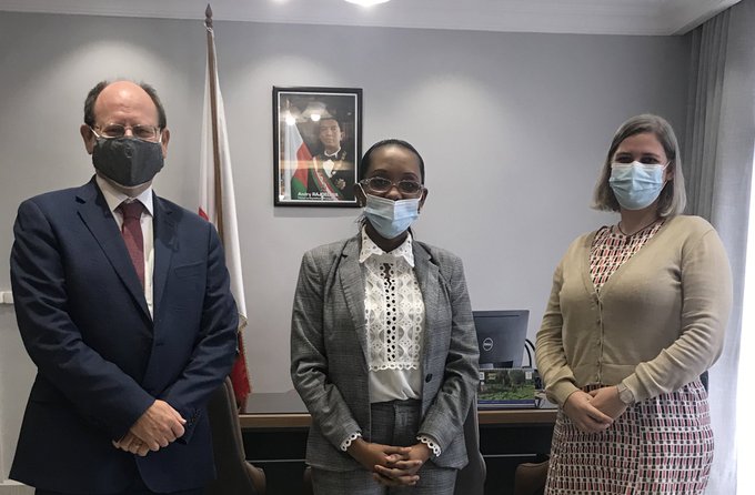 A pleasure to explore the significant potential for Flag of United Kingdom cooperation with Madagascar’s universities Graduation cap with Flag of Madagascar Minister of Higher Education &amp; Scientific Research, Dr Elie Béatrice Assoumacou, today