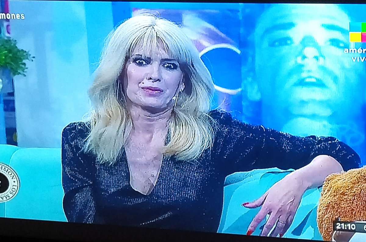 ElCablePelado's tweet photo. Se abrio el casting para Moni Argento? #CasadosConHijos #LosMammones genia Macedo!!! https://t.co/lZYm9dEAIK
