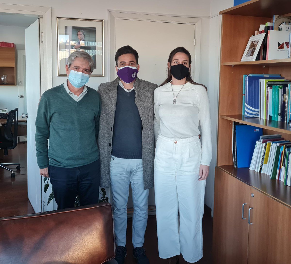 Con el Ministro @Pdasilve trabajando en el abordaje de temas referentes a la educación y recreación de niños y adolescentes. Muy buena charla de coordinación de trabajo conjunto a futuro. 
<a href="/BaroniGonzalo/">Gonzalo Baroni</a> <a href="/landoni_pablo/">Pablo Landoni C</a> @alemarti3108