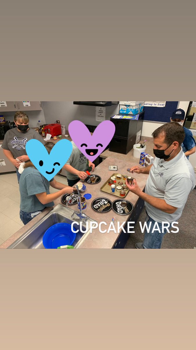 Shs5Ms's tweet image. The beginning of a new tradition?  #shscupcakewars thanks to @AMeyer_VPS and 
@SHSManny for joining us celebrate the end of a great year