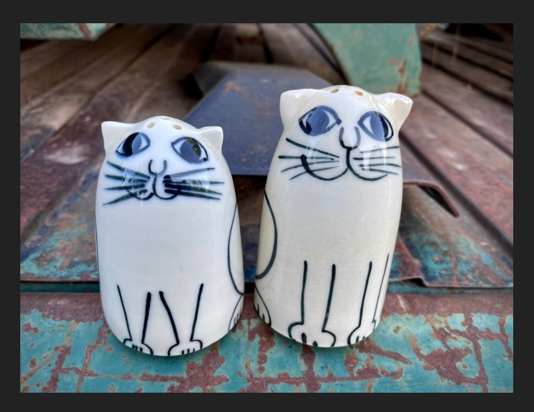 lapindaze's tweet photo. On today's episode of "excellent animal figurines I found online"... https://t.co/S03BGyzryn