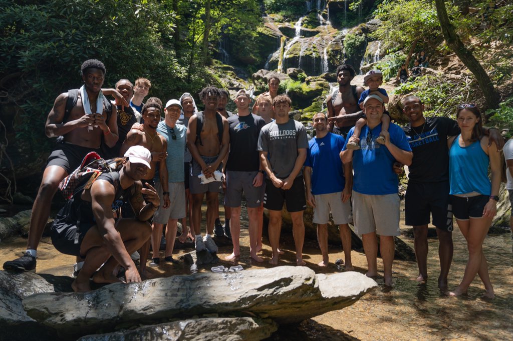 UNCAvlMBB's tweet photo. Taking in that Asheville beauty!

#IWWD https://t.co/ktTAOSAeGc