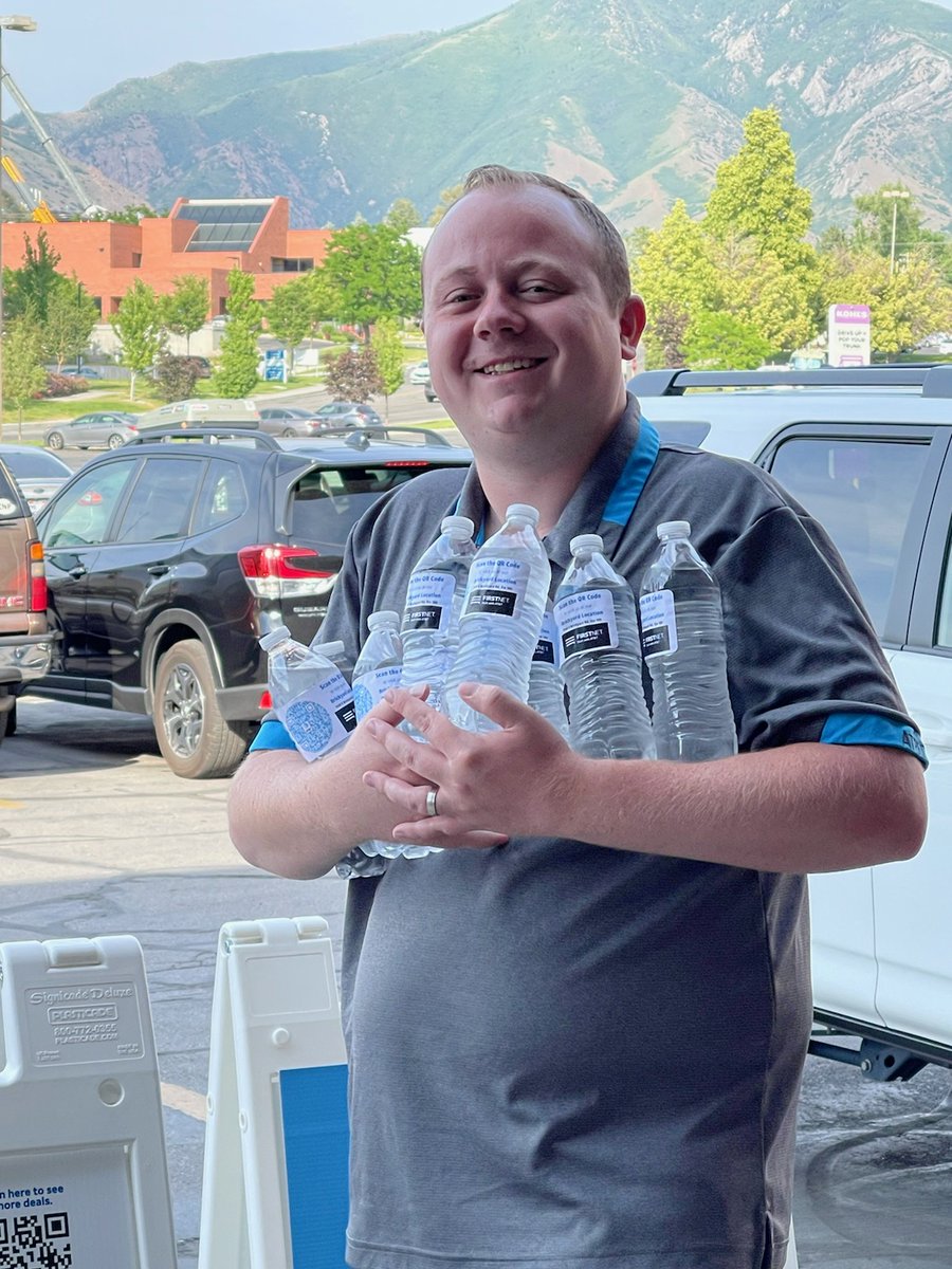 BrickyardUYW's tweet photo. #ATTBrickyard watching our ASM Give back to those who give everything all the time. THANKS JORDAN. #FIRSTNETFRIDAY #thankyou #lifesavers #5G #stayingconnected https://t.co/iOdd5Ns5Os https://t.co/ksxpWVFrrH