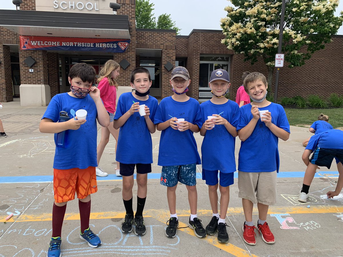 misszumbo's tweet photo. Thank you @PtaNorthside for putting on an awesome Grand Finale for our 5th graders today! 🎉 https://t.co/VGIU8woORz