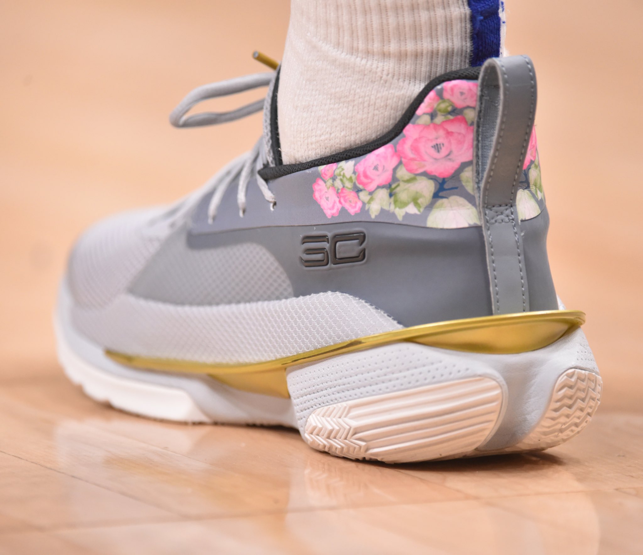 Curry 7 on sale floral