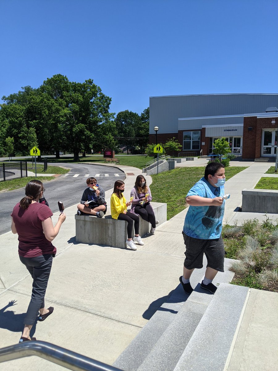KakuleMrs's tweet photo. It's all fun and games until the ice cream truck breaks down in the bus loop at dismissal!! Thank you to Mr. Hanrahan and the parents who helped!@MapleHill_HS https://t.co/zN29a8Twsu