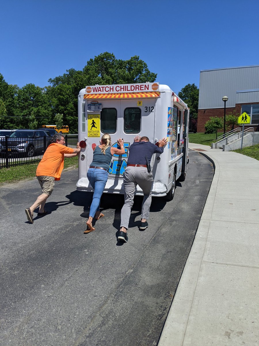 KakuleMrs's tweet photo. It's all fun and games until the ice cream truck breaks down in the bus loop at dismissal!! Thank you to Mr. Hanrahan and the parents who helped!@MapleHill_HS https://t.co/zN29a8Twsu