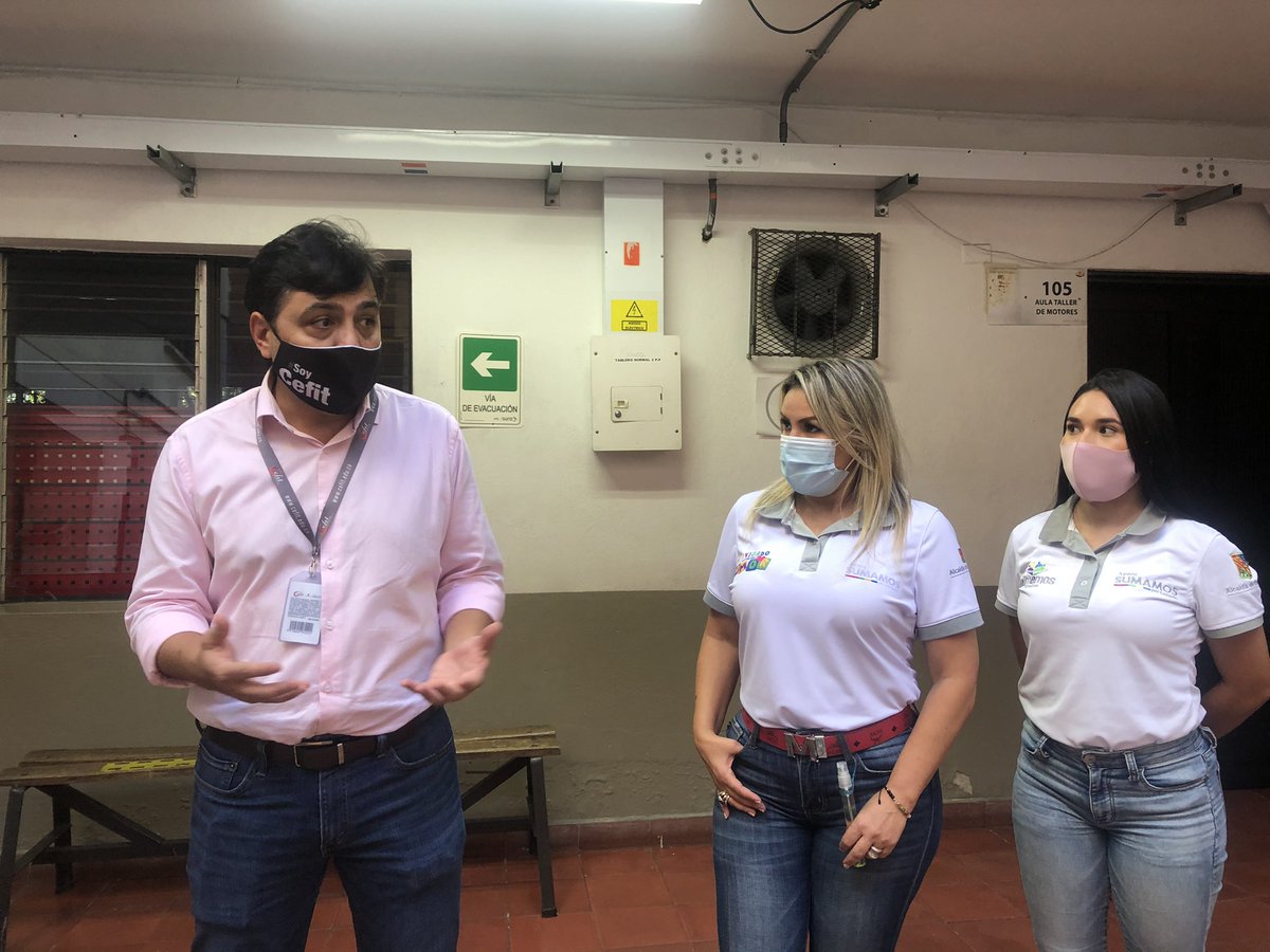 JorgeCorreaBet's tweet photo. Celebramos el Día del Padre al mejor estilo #CEFIT . Con Alegría compartimos una tarde de asado al barril con 25 padres de la administración . Agradecemos a la @AlcaldiaEnv por su confianza en nuestra institución. @braulioEMarquez #ahumadoreschaquiro https://t.co/fe3TOJr4DU
