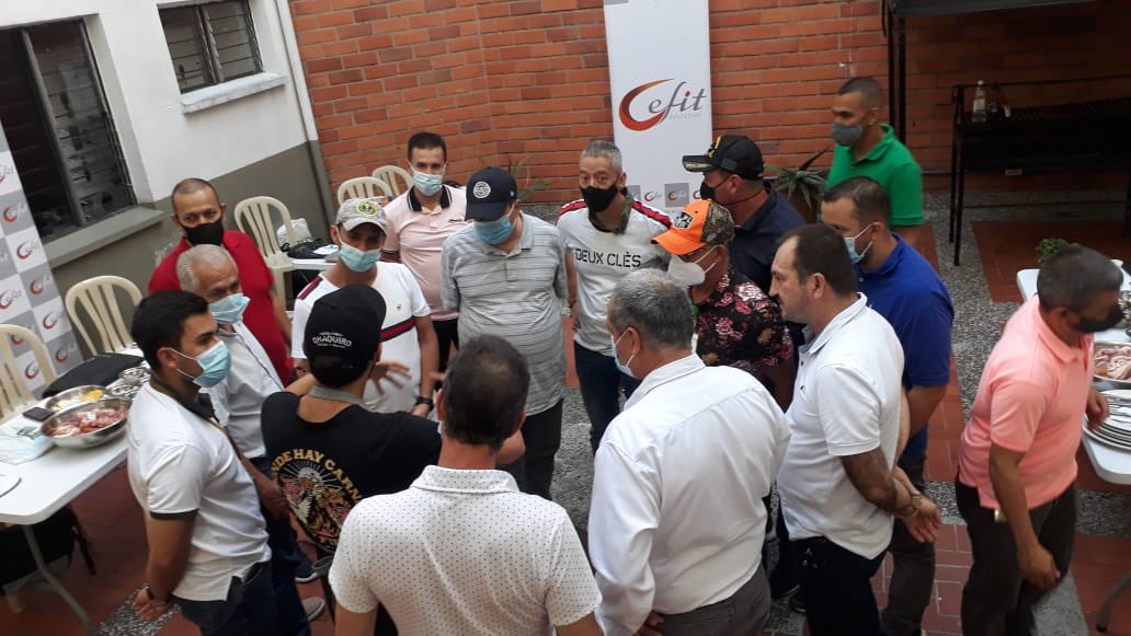 JorgeCorreaBet's tweet photo. Celebramos el Día del Padre al mejor estilo #CEFIT . Con Alegría compartimos una tarde de asado al barril con 25 padres de la administración . Agradecemos a la @AlcaldiaEnv por su confianza en nuestra institución. @braulioEMarquez #ahumadoreschaquiro https://t.co/fe3TOJr4DU