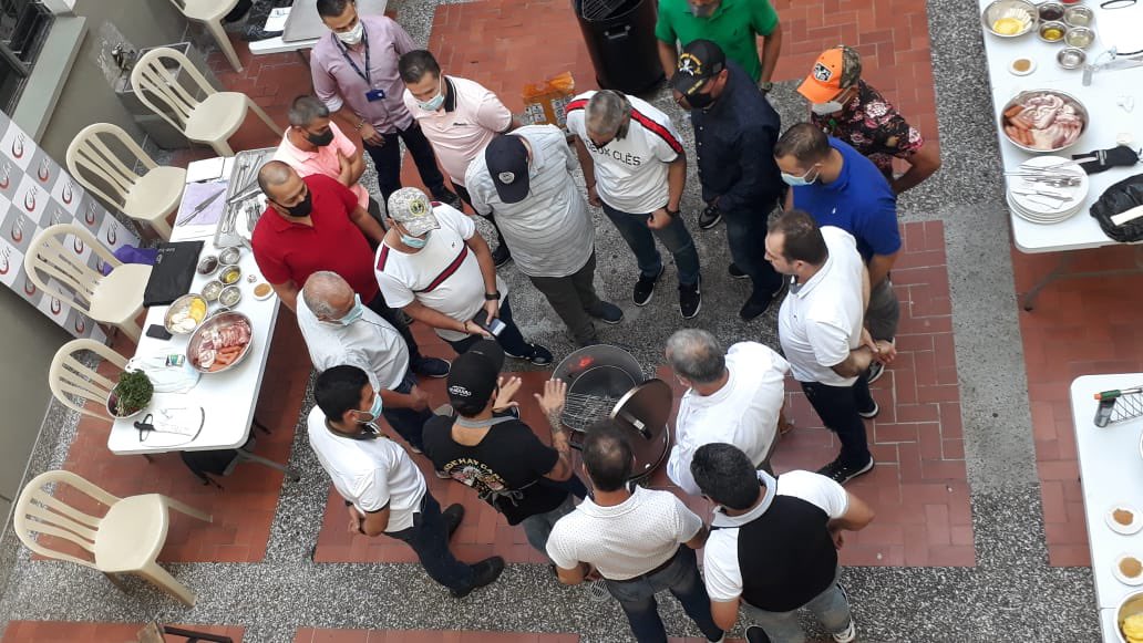 JorgeCorreaBet's tweet photo. Celebramos el Día del Padre al mejor estilo #CEFIT . Con Alegría compartimos una tarde de asado al barril con 25 padres de la administración . Agradecemos a la @AlcaldiaEnv por su confianza en nuestra institución. @braulioEMarquez #ahumadoreschaquiro https://t.co/fe3TOJr4DU