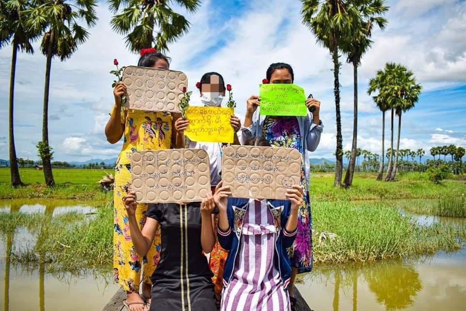 Today, in honor of our leader Daw Aung San Suu Kyi's 76th birthday,youths in Minyat village, Dawei District, Tanintharyi Division, held a flower strike.

#76FlowerStrike
#June19Coup
#WhatsHappeningInMyanmar