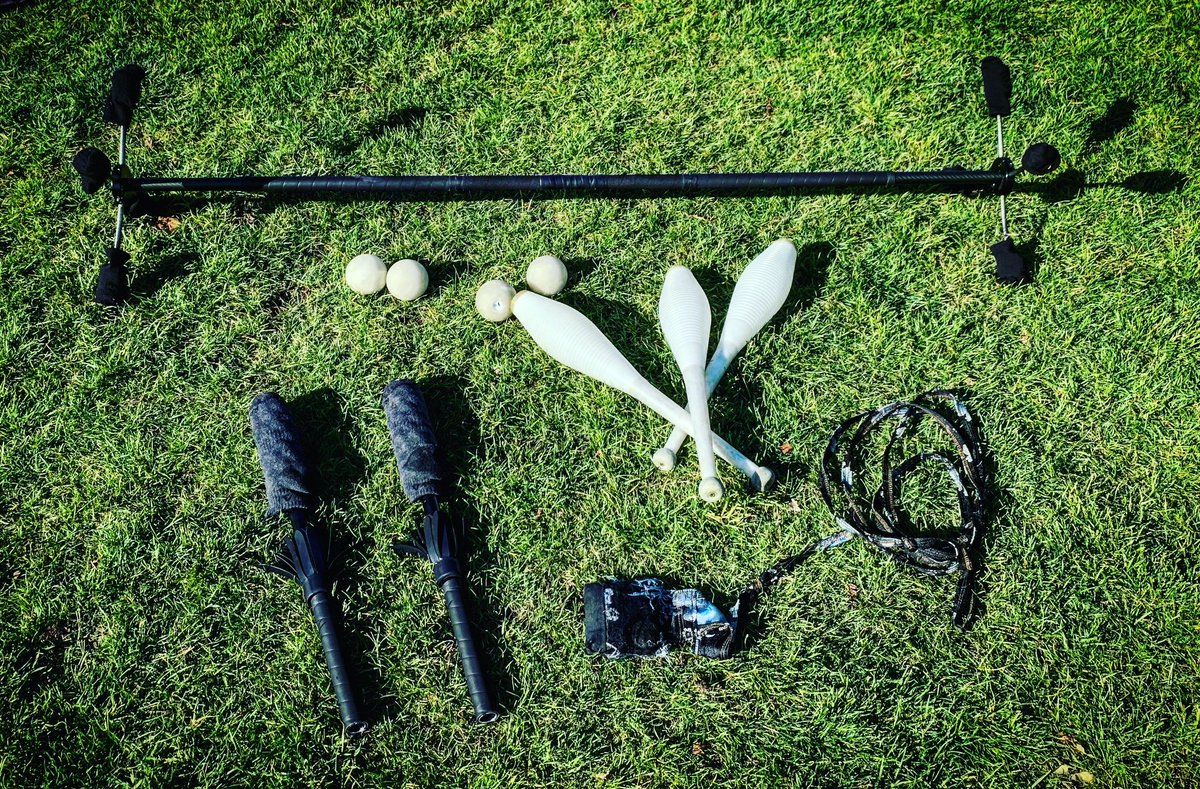 filmmakerfitnes's tweet image. Progress - training + consistency🙏🏽 Coit Tower Sunset Juggle Jam Session... ❤️🌉 #NorthBeachJAF 🎪 #filmmakerfitness 🤸🏽‍♂️ #adocumentree 🌳 #mangelomedia 🎥 #circusarts #flowarts #flow #flowstate #wellbeing #screentimedetox #circusartsheals #circusartsflow