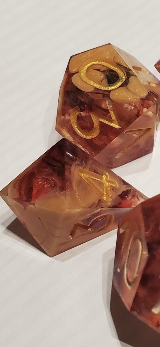 D20Skald's tweet photo. @chattykinson What’s this lower one? Is that a custom d4? https://t.co/0in0Bm2gvX