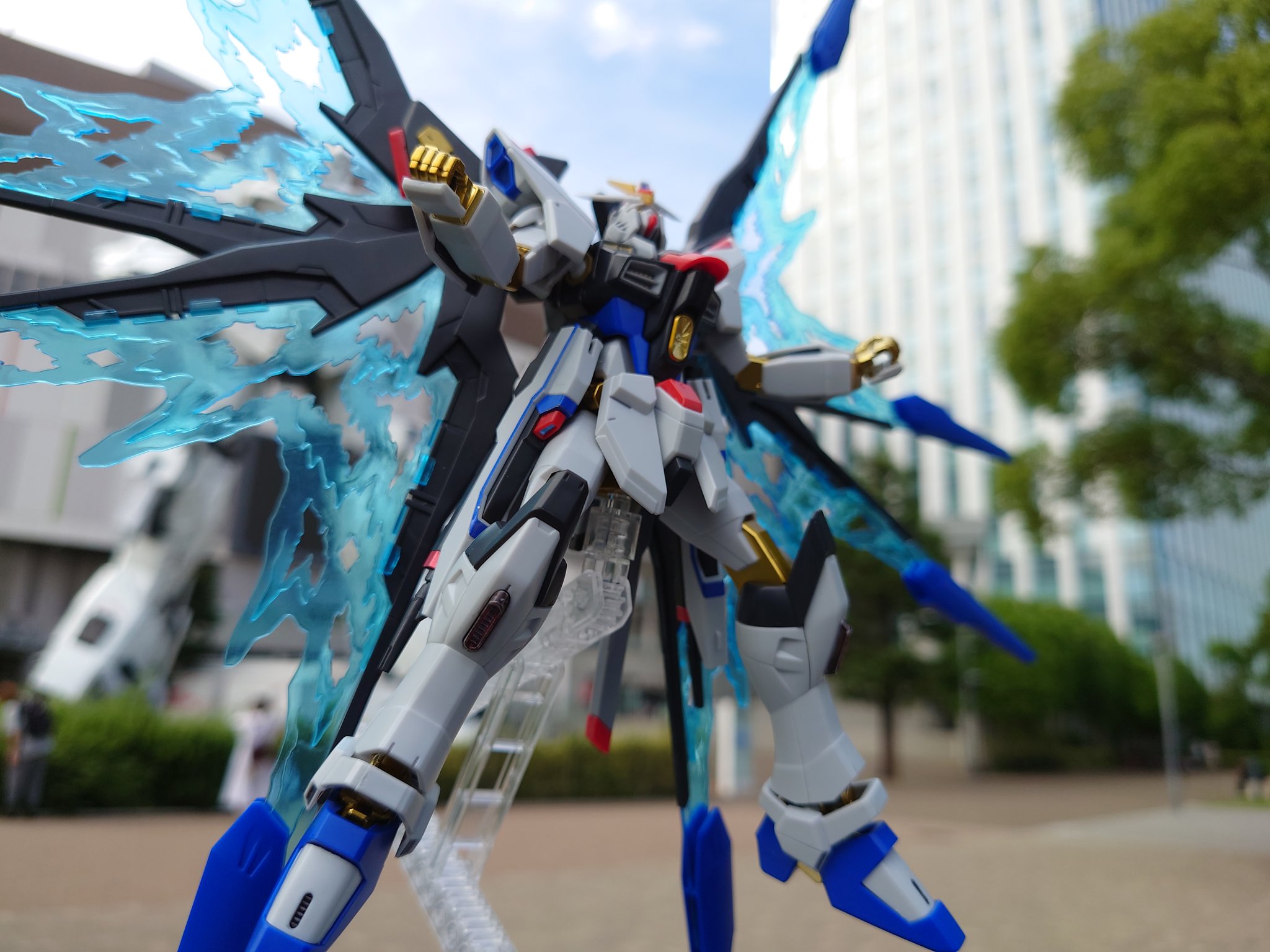K 1 昨日のお台場で撮ってきました 外で約1時間 サイコーにガンプラバカでした Seedが好きな友達も逆シャアが好きな友達も喜んでくれて嬉しかった ガンダムベース東京 ガンプラ フリーダム ストライクフリーダム Nガンダム サザビー