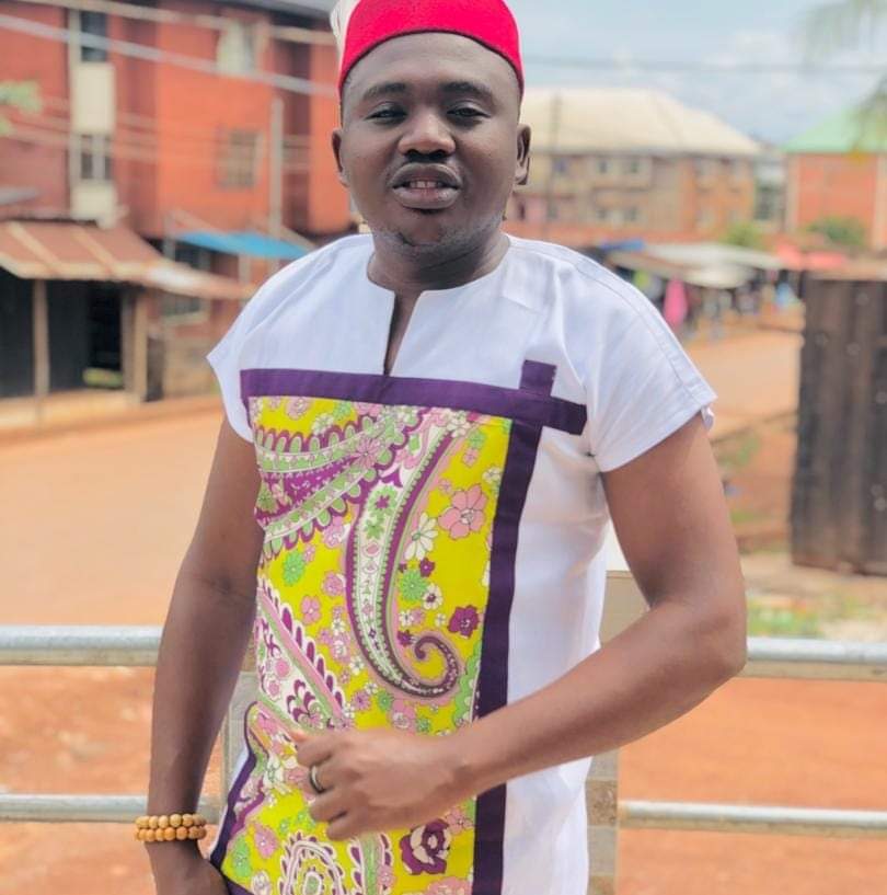 genev_ez's tweet photo. This guy, Ozor Onyebuchi loaned NGN500,000.00 from me in the name of his Onella Company. He had refused to pay my money. Instead of paying me, he blocked me on Facebook. This guy is fraudulent, avoid him and his so called business. If you know him, tell him to pay my money ASAP! https://t.co/M8DGvzCNKk