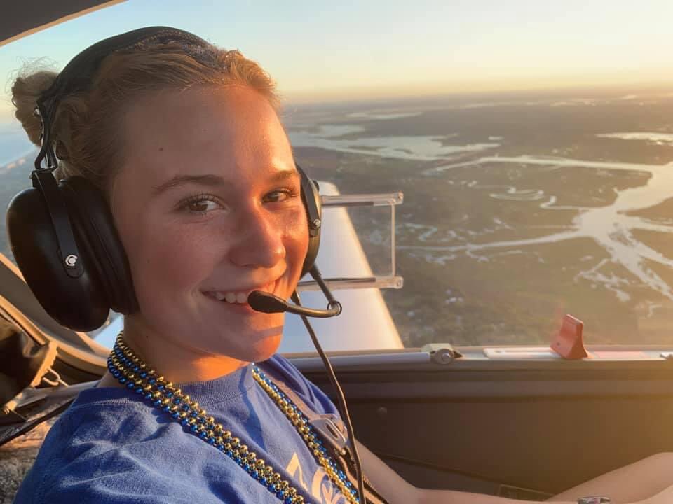 DaniBozzini's tweet photo. Close friends have confirmed Alexis George as one of the two people killed in today’s plane crash.💔

They tell me the 18-year-old just finished her first solo flight one week ago &amp; she had received a full-ride to Embry-Riddle Aeronautical U. @ActionNewsJax https://t.co/pczSvXAAk1