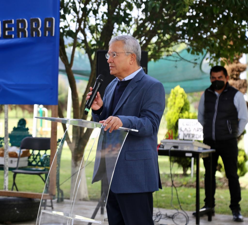 ignacio_rubi's tweet photo. Con el objeto de impulsar acciones que refuerzan el desempeño de nuestros estudiantes, el día hoy realizamos la entrega de bienes informáticos a alumnos del plantel #DonatoGuerra. @israeljeronimol @Edomex @somoscecytem @israeljeronimol https://t.co/65vPYugFPb