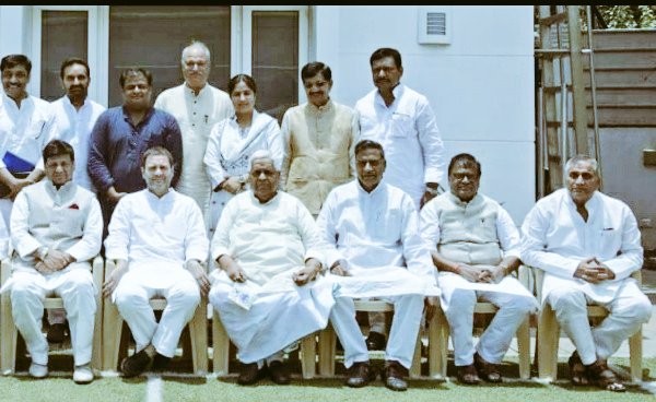 vsdubeymla's tweet photo. कांग्रेस के पूर्व राष्ट्रीय अध्यक्ष श्री @RahulGandhi जी को जन्मदिवस की हार्दिक बधाई एवं शुभकामनाएं। मैं ईश्वर से आपके उत्तम स्वास्थ्य एवं दीर्घायु जीवन की कामना करता हूँ। https://t.co/w78kSfjHJl