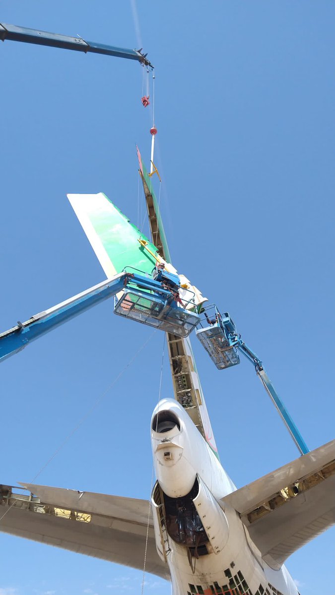 Alphatechavserv's tweet image. 747 rudder removal