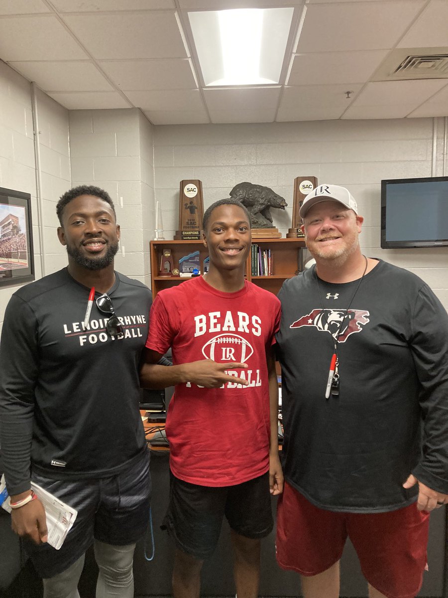 WillPhil20's tweet photo. After a talk with @CoachFoster23 @coach_mjacobs I’m a blessed to receive my first offer from Lenoir-Rhyne  Go Bears @CoachWillert @Coach_Beal @EFHS_Football  #AGTG https://t.co/1841DDaXLt
