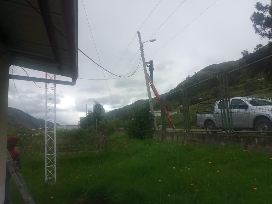 MAATE_Zonal3's tweet photo. #Chimborazo| #NuestrosGuardaparques del Parque Nacional Sangay realizaron el mantenimiento de las guardianías ubicadas en los sectores de Alao y La Candelaria. https://t.co/ULnlIfgJZa