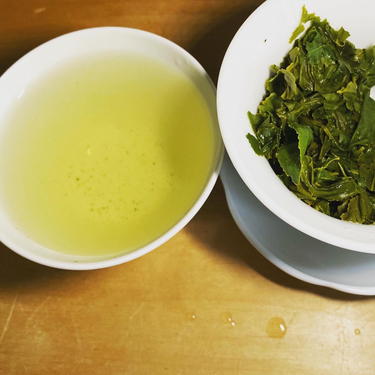 jheartkobe's tweet photo. 宮崎の釜炒り製法煎茶（緑茶）
を淹れてみました。

釜炒り茶好きなのですが、この茶葉は在来種といわれている品種です。
つまり昔から自生していた茶の木の葉を摘んで製造されています。

#日本茶
#釜炒り茶 
#緑茶 
#お茶 
#宮崎茶房 
#有機茶 
#台灣茶 
#japanesetea 
#japan 
#nihoncha https://t.co/0Z7hVOA3Sc