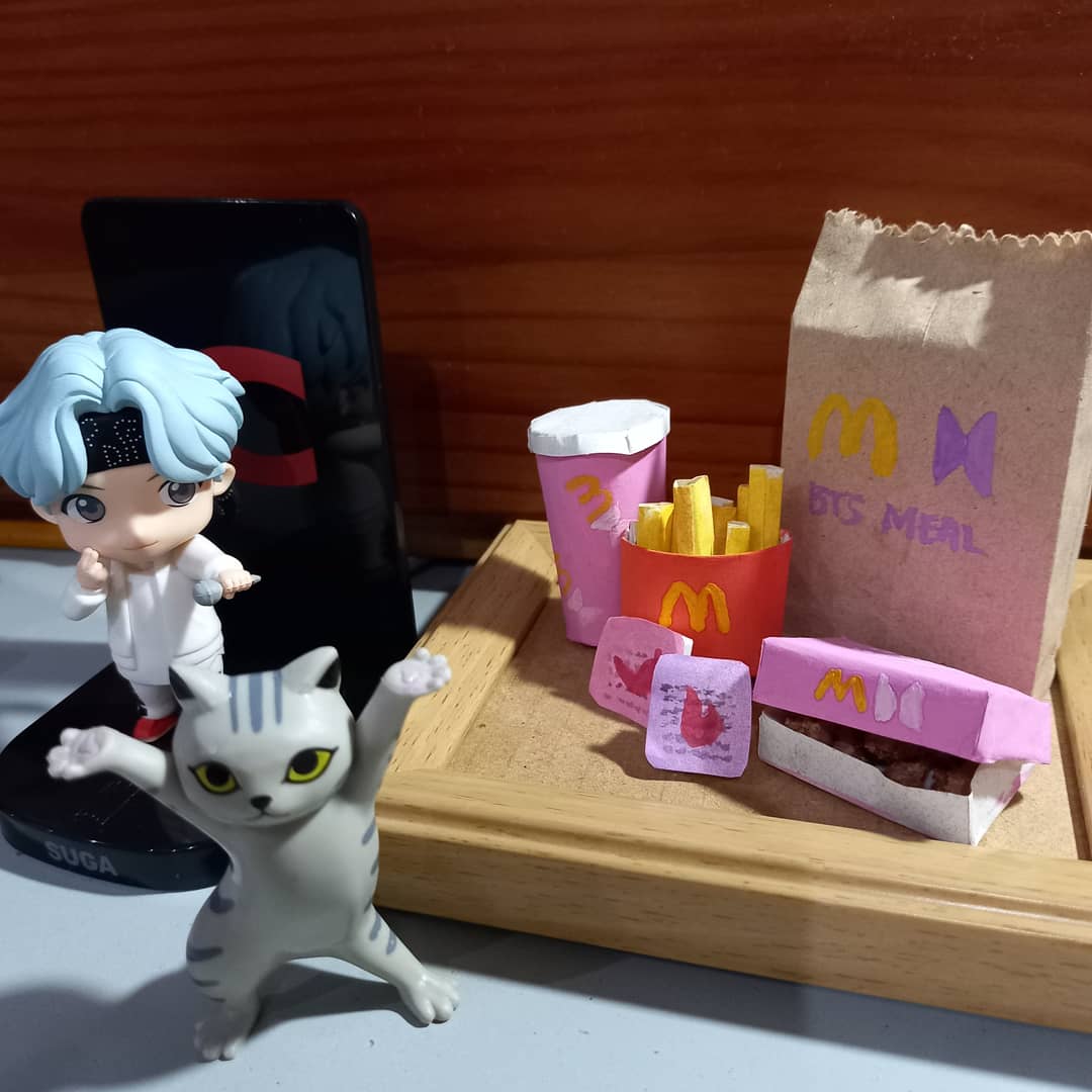 C_ARchives's tweet photo. @McDo_PH I made a miniature version of the #BTSMealPH!!! 💜💜💜 https://t.co/ATdEVQmETz