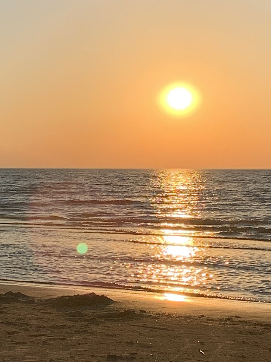 leanne_hayward's tweet photo. Beautiful evening on the beach! ⚓️☀️🌊 #PortFranks #LakeHuron https://t.co/DaqZJmJxjz