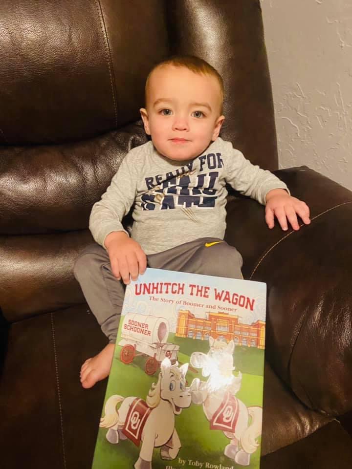 Aunt Marlene and Uncle H for the win! With a little help from @TRowOU …Thanks Toby! He loves the book! https://t.co/LZ0279YleC