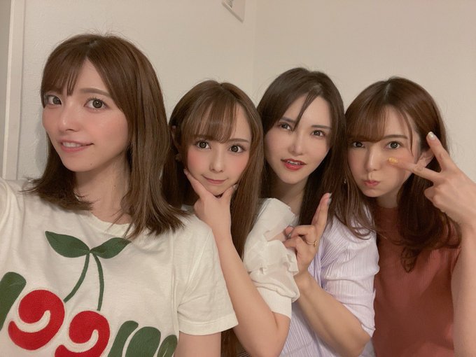 ホムパしたよ?❤️
ピザでおなかいっっぱい！
ずっと笑ってるんだよね。幸せ?
ひびたんはお仕事? https://t.co/opqS1SqQ2x