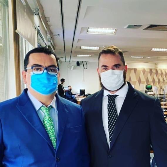 O Francisco Cardoso e o Ricardo Ariel Zimerman deram um show hoje na CPI da Covid.

Nem a polícia conseguiu botar o Renan Calheiros para correr como esses dois médicos maravilhosos na CPI. 👏🏻👏🏻🇧🇷
