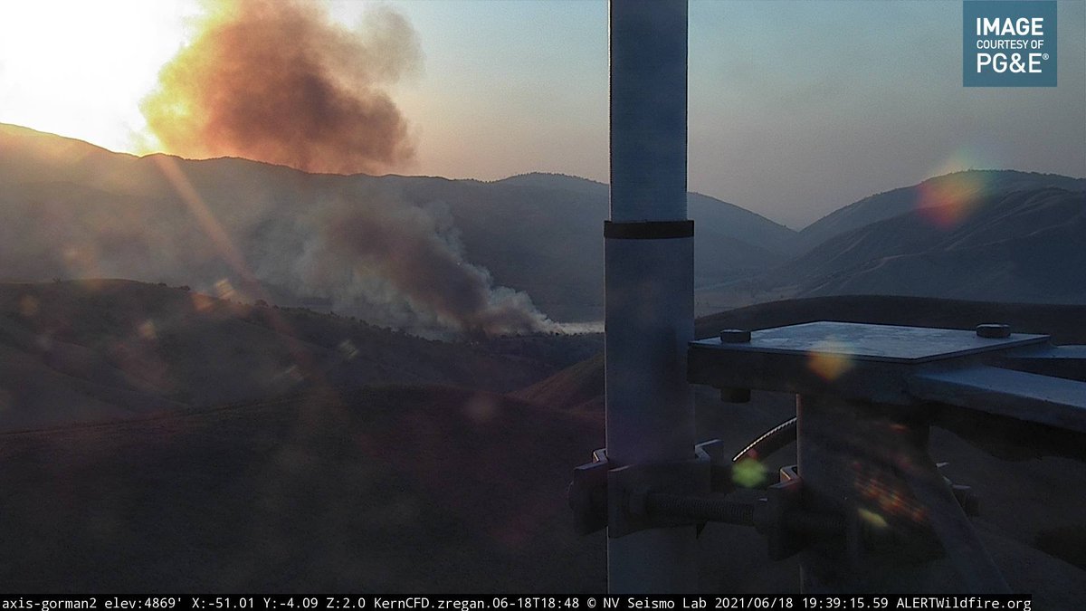 CAFireScanner's tweet image. #CraneFire (#Lebec, Kern Co) - IC reports multiple spots out in front now up the hill, requesting 2 additional tankers + 2 addl copters (might be too close to cut-off time for the tankers though).