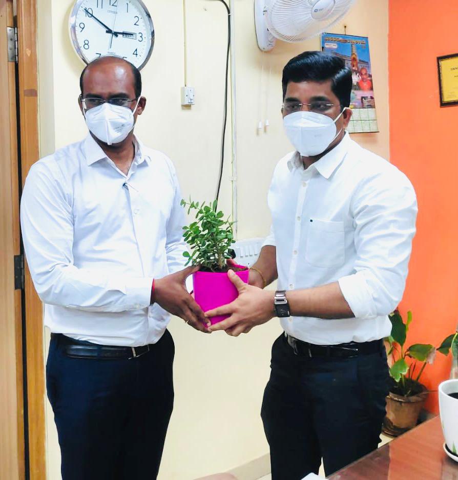 BBMPSWMSplComm's tweet image. After almost 3 years of handling SWM Cell at BBMP, I have handed over charge to the new incumbent Sri Harish K, IAS. I wish him the best and thank all who joined hands to improve SWM in the city.
#BBMP #bbmpcommissioner #Karnataka #bengalu