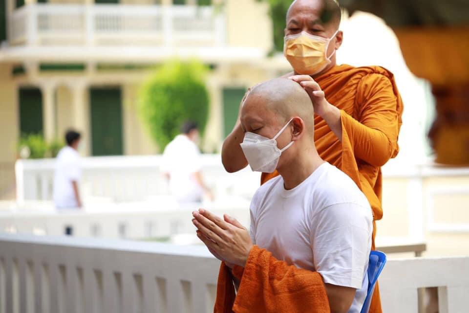 KHUNCOOLwanida's tweet photo. เป็นอีก 1 วันที่แด๊ดดี้ตั้งใจ เบบี้ดีใจและมีความสุขไปด้วย #น้ำตาคลอเบาๆ  
ฉายา กิตติยโส (ผู้มีเกียรติยศ) 🙏🏻🙏🏻🙏🏻

อนุโมทนาสาธุกับวันดีของแด๊ดดี้นะคะ #หลวงพี่แด๊ดดี้ 🙏🏻🙏🏻🙏🏻

#แพทพาวเวอร์แพท https://t.co/JQKVnNT3aR