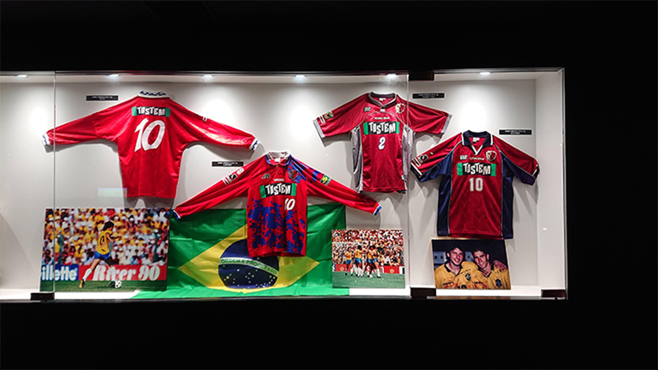 鹿島アントラーズ カシマサッカーミュージアムでは特別展示 Espirito De Brasil を開催中です Antlers Kashima 鹿島アントラーズ クラブ歴代のブラジル人選手のユニフォームや写真など ブラジルフットボールへの敬意と感謝を込めて展示しております