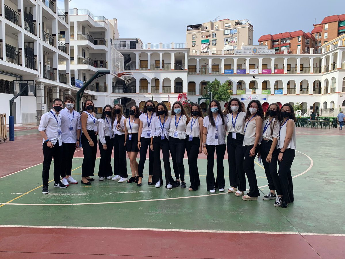 Lo mejor del colegio: nuestros alumnos y alumnas. Hoy queremos agradecer a este grupo de 1º BAC que estuvieron ayudando a que todo el acto de imposición de insignias saliera genial ayer.
GRACIAS por vuestro trabajo, eficiencia y disponibilidad.

#maristas #masqueaulas