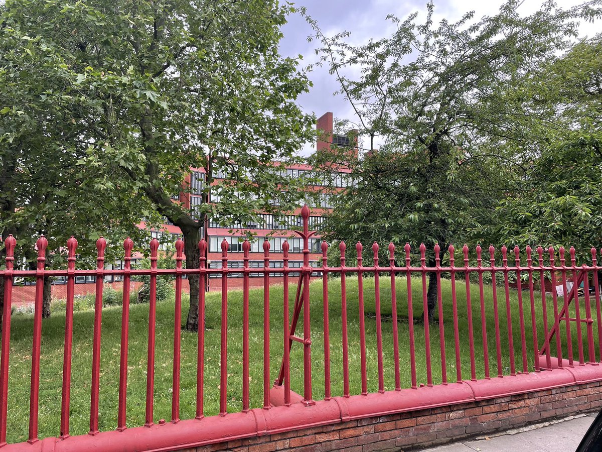 We can’t afford to lose all these little cooling green spaces. <a href="/Save_HWLCollege/">Save_HWLCollege</a> #climatecrisis #retrofirst