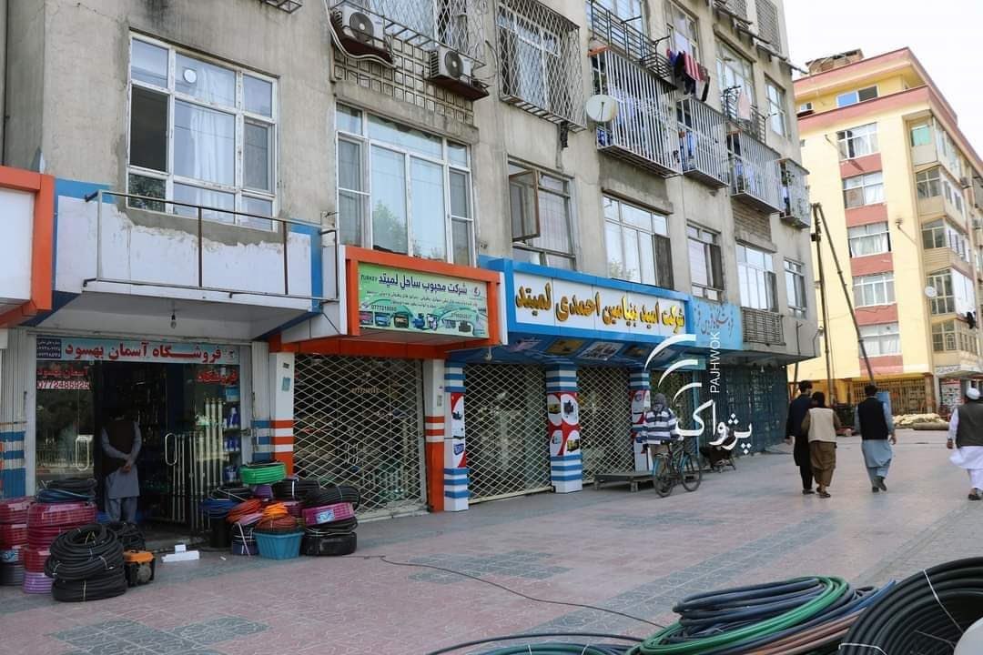 KhaNeelz's tweet image. Shops in parts of Kabul are closed because Amrullah Saleh&apos;s thug associate is #extorting money from traders.. 
This is the #security this criminal regime provides in the capital.

#KabulRegimeCrimes
#Afghanistan