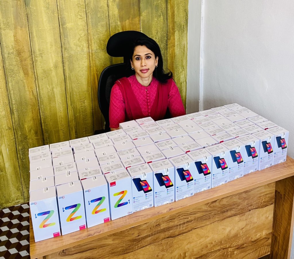 drshamamohd's tweet photo. Zoya Charitable Trust is donating 100 smartphones for e-learning of schoolchildren in #kannur #kerala ! We keep the promises we make. https://t.co/tgOBdSfW5Z