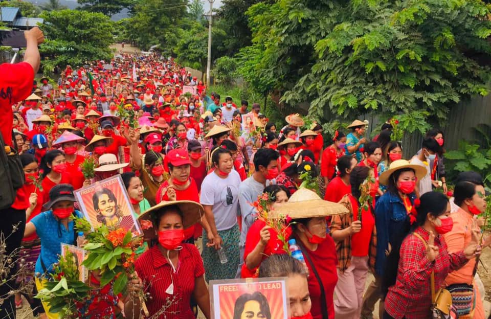 Myanmar_Now_Eng's tweet photo. More scenes from the nationwide "Flower Strike" commemorating Aung San Suu Kyi's 76th birthday on Saturday. https://t.co/qHHB2ZGVxV