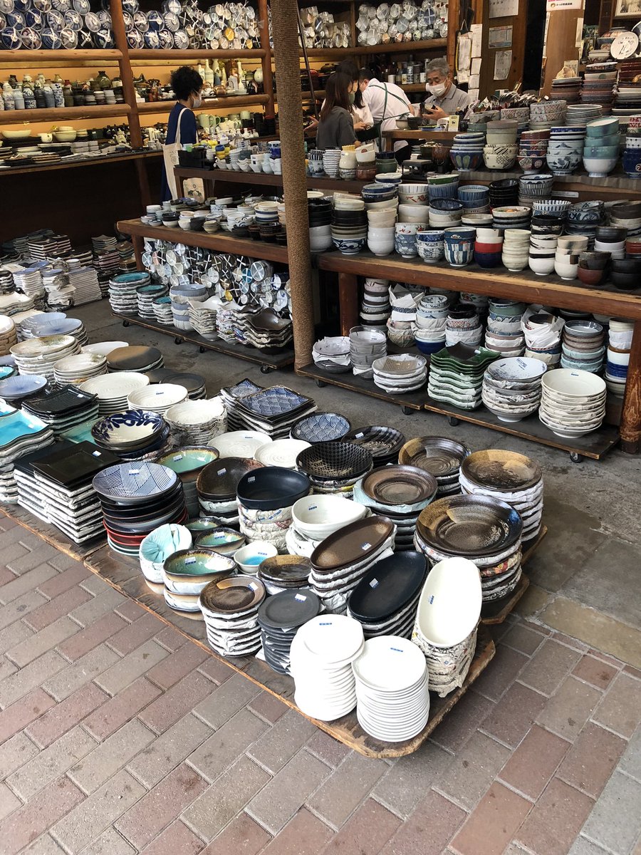 syngo_up's tweet photo. 用事で合羽橋に来ています。
流石問屋街だけあって食器や調理器具、サンプルなどいっぱい
ワクワクするー

お目当てのものは見つからないけども楽しい！

#合羽橋 https://t.co/wwHjV11oLG