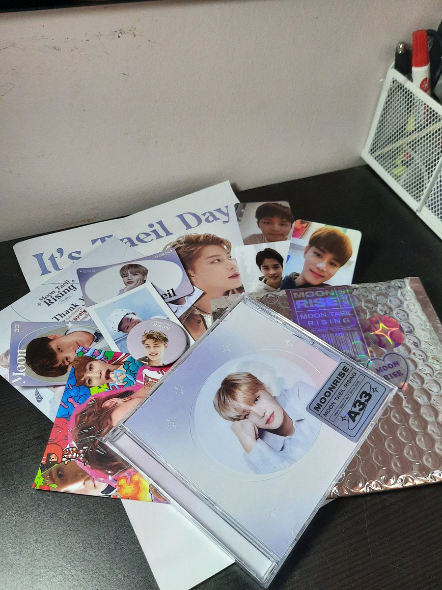 IDontKnow_Wait's tweet photo. AHH ITS SO CUTE!!! LOVE IT
Thank you too @MoonTaeilRising for make this cute stuff <3 and happy "late" birthday Taeil 🥳 https://t.co/vdELux1C0F