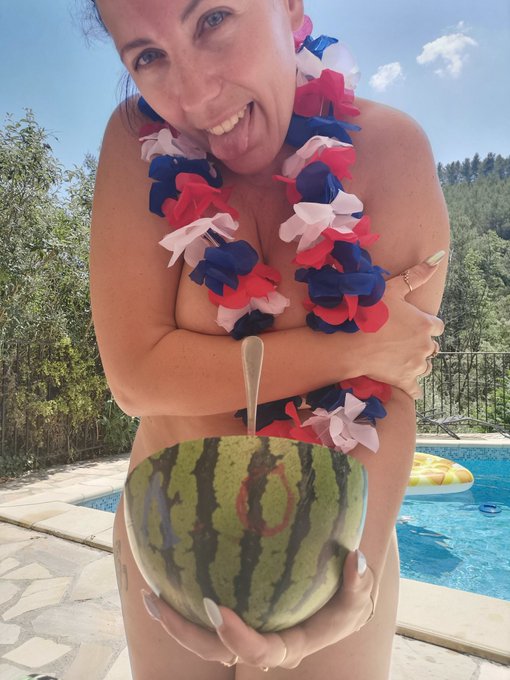 Tu continues de parier moi @swamecom !?  J'annonce,  France 1️⃣-0️⃣ Hongrie  Et vous mes chocos vous<a class="tags" target="_blank" title="On Twitter" href="/?out=eyJ0eXAiOiJKV1QiLCJhbGciOiJIUzUxMiJ9.eyJpYXQiOjE3MjExNTc1NDAsImlzcyI6InR3cG9ybnN0YXJzLmNvbSIsIm5iZiI6MTcyMTE1NzU0MCwiZXhwIjoxNzUyNjkzNTQwLCJyZWRpcmVjdF91cmwiOiJodHRwczovL3R3aXR0ZXIuY29tL3N3YW1lY29tIn0.fSk7krtx5Imdjscpo7aeClnXY7krKVUsANCvbu5hJZWAADR94Xhj3Yryd2dHCeCPbzODsRSL4nd1TNCljqjvyA">@swamecom</a><a href="/tag/movie"class="tags"><span>#movie</span></a><a href="/tag/panties"class="tags"><span>#panties</span></a><a href="/tag/dominantwomen"class="tags"><span>#dominantwomen</span></a>